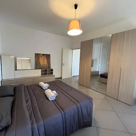 Modernita E Comfort, 150mq Penthouse 3 Bedr アパート